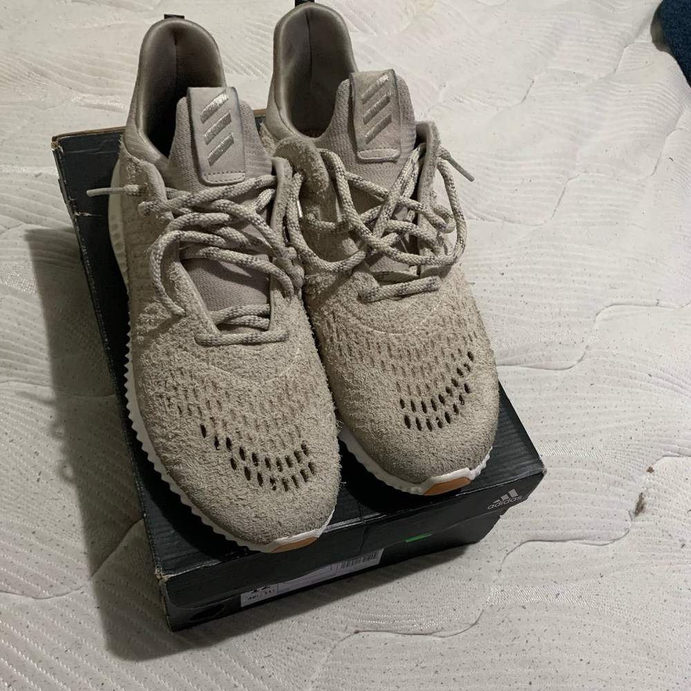 Adidas “alpha bounce” in box 📦